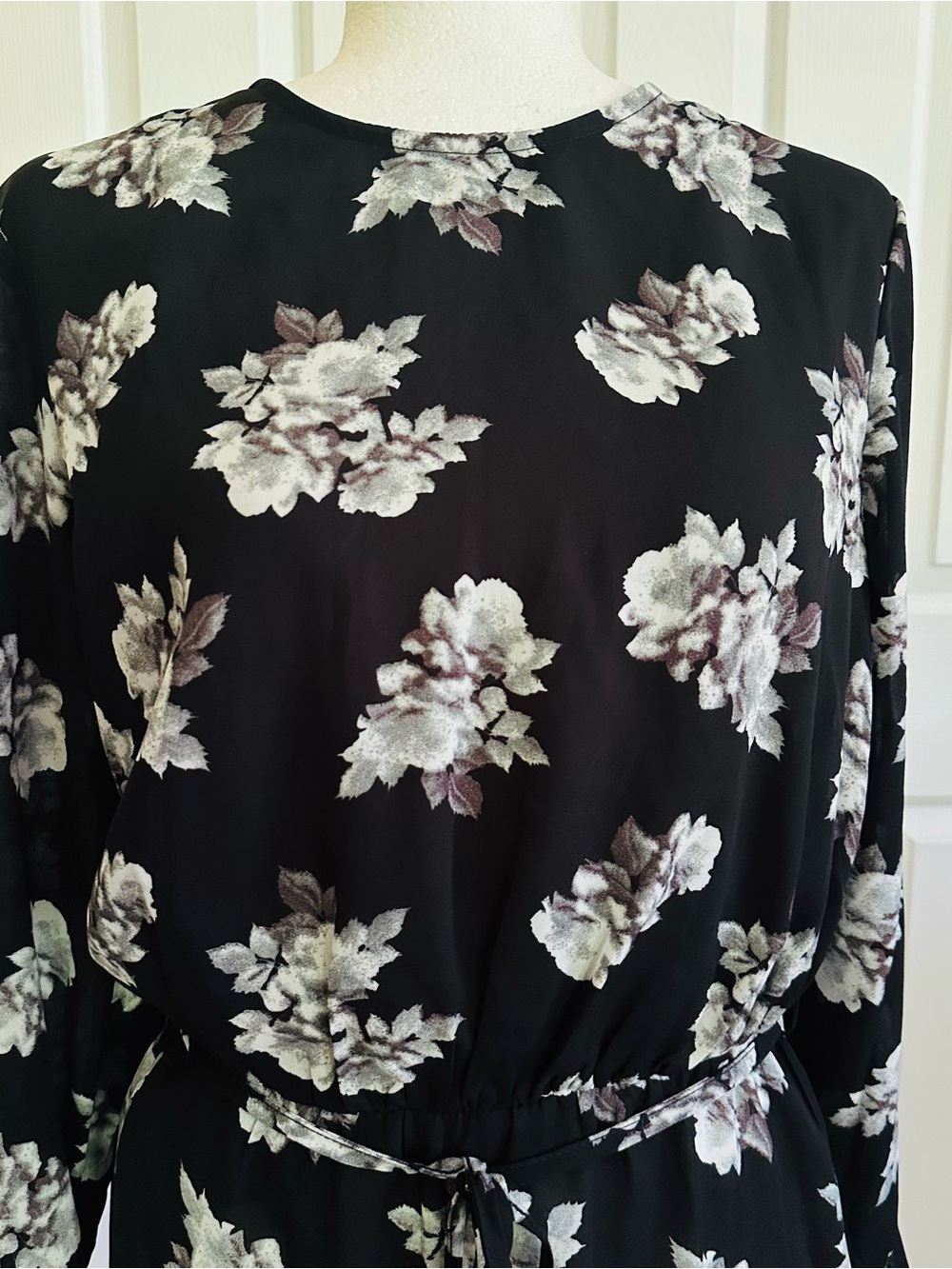 Lumiere Dress Black Gray Floral Tie-Detail Ruffled Long Sleeve Dress Small NEW - Picture 10 of 15